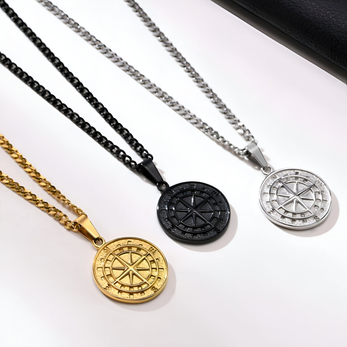 COLLANA MEDAGLIONE GOLDGREYMON